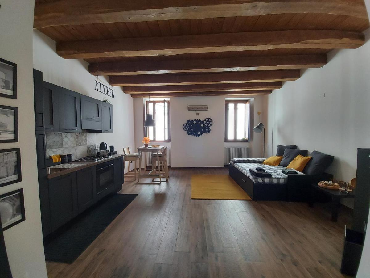 Il Caddi - Caratteristico Monolocale In Pieno Centro Storico LʼAquila Exterior foto